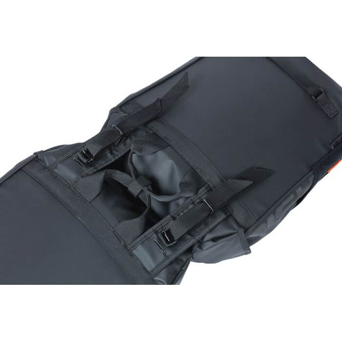 Basil fietstas dubbel Miles Tarpaulin zwart oranje 34L