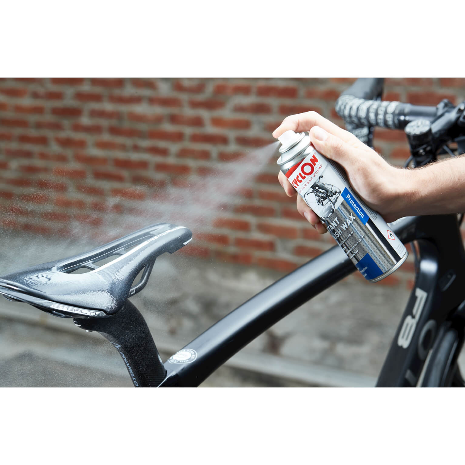 CyclOn Bike Protector Instant Polish wax 250ml op kaart